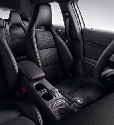 54 Magával ragadóan dinamikus. Az AMG Line. Erőteljes AMG Styling. AMG könnyűfém keréktárcsák. Rozsdamentes acél sportpedálok gumibetétekkel. Leültetett sportfutómű. Így néz ki ma a csúcsteljesítmény.
