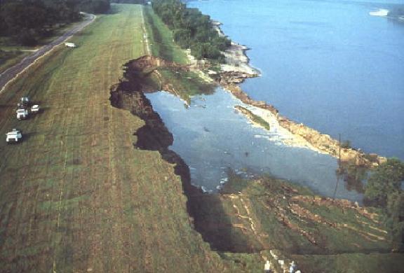 13.3.7. Védekezés buzgár ellen 13-81. kép. Vízoldali suvadás az 1967. évi Mississippi árvíz után.