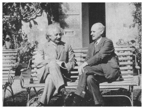 II. A mennyekben lévő csillagok Einstein és Newton vitája Mindkét elméletben elhajlik a fény erős gravitáció esetén, de az általános relativitáselmélet szerint nagyobb mértékben.