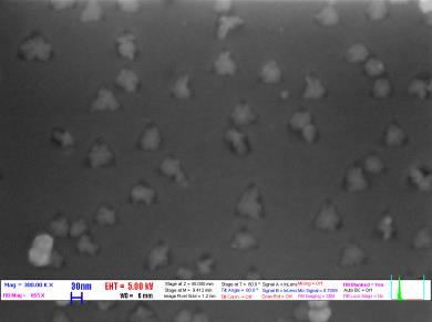 ábrán, a nanoszemcsék eltérő alakja és felületi sűrűsége tisztán kivehető. (100) (111) (110) 36. ábra: SiC nanokristályok (100), (111) és (110) Si felületeken.