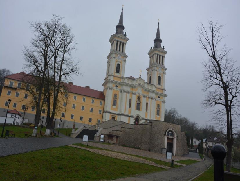 III. Ma riaradna kegytemploma Máriaradna a magyar Máriakegyhelyek egyike. Ferences temploma híres búcsújáró hely.