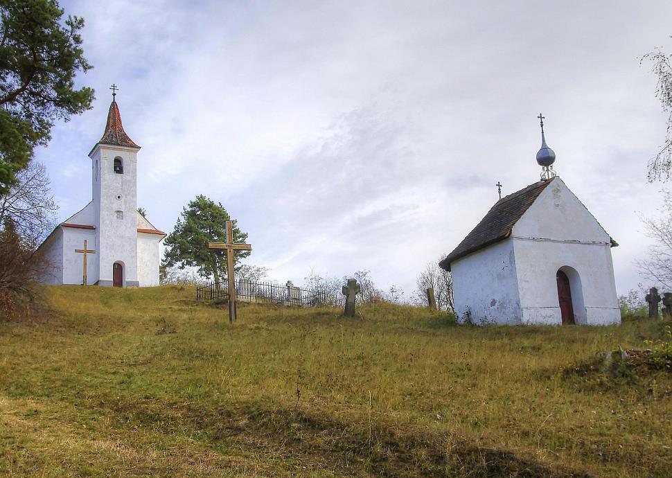 Szent Anna kápolna(búcsúját július 26-án tartják) Csíkmadarasi Szent Péter és Szent Pál Templom búcsú bemutatása Csíkmadarason található vártemplom.