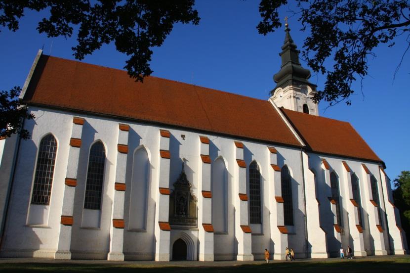 Különös szokások A hívek a búcsújáróhelyről szentelményeket szoktak magukkal vinni: önmaguknak oltalmazó emlékeztetésül, az otthoniaknak pedig búcsúfiául, kegyelmi ajándékul.