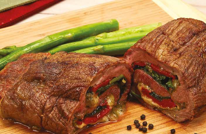 HOZZÁVALÓK 450 g marhahús 3 evőkanál pesto 6 szelet provolone sajt 100 g pirított pirospaprika 200 g friss spenót 1 teáskanál tengeri só 1 teáskanál fekete bors TÖLTÖTT MARHAROLÁD 1.