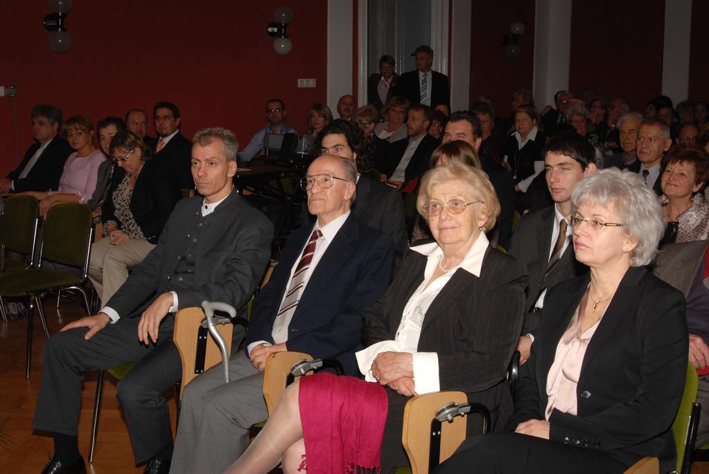 Scientific meeting to celebrate Dr. Camillo Bertényi s 80th birthday The plastic surgeon of the clinic celebrated his 80 th birthday in November 2011.