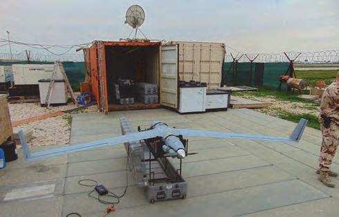 Nemzetközi haditechnikai szemle 8.ábra. A Scan Eagle UAV tolólégcsavaros kialakítású repülő eszköz. Meghajtásáról egy kétütemű, léghűtéses, 1,5 LE teljesítményű erőforrás gondoskodik 9. ábra.