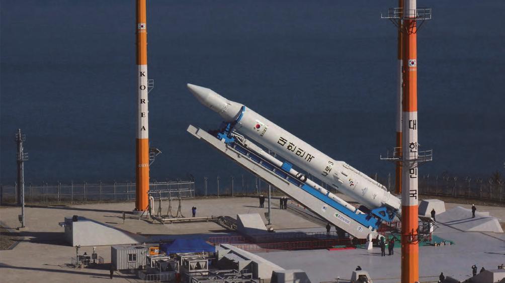Űrtechnika 6. ábra. Az Angara, Naro 1-es néven a dél-koreai űrkutatás alaprakétája ra, amelyet egy befejezetlen Zenyit komplexum helyére építettek.