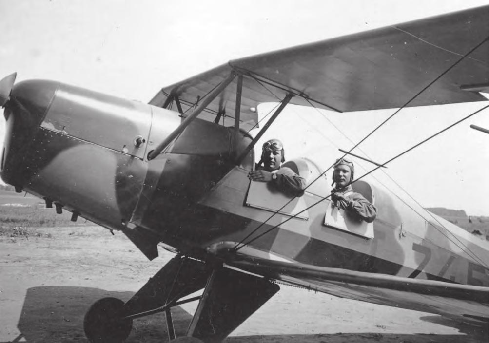 Haditechnika-történet 2. ábra. Bücker Jungmann 131-es katonai oktató repülőgép, amelyet a polgári életben is alkalmaztak.