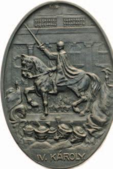 TŒle balra gróf Tisza István nádorhelyettes, az eskü szövegét olvasó Csernoch János esztergomi hercegprímás és az apostoli keresztet tartó dr. Walter Gyula c.