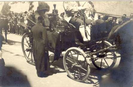 (1878-1960) pozsonyi orthodox főrabbi a városi ünnepségen megáldotta a magyar királyt.