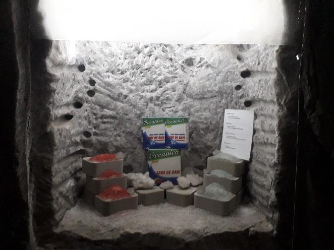 Sótartalma a felszínen 100 g/l, mélyebben ennek a kétszerese, háromszorosa.