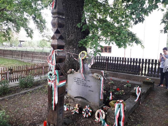 Megcsodáltuk emlékhelyét,