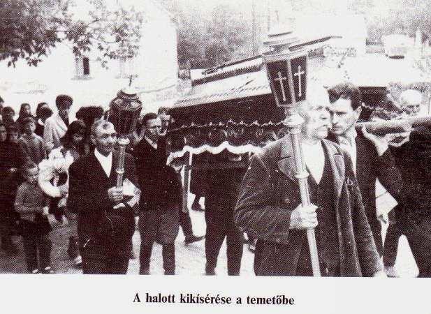 3. A temetı lesz nyughelyem, Megszőnik ott a keservem, Nem hull többé ott a könnyem, Bánat sem epeszti szívem. 4. Búcsút mondtam e világnak, Többé engem meg nem látnak.