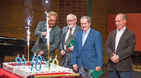 Zuglói Lapok 2017. november 16. Kultúra 11 Együtt ünnepelték születésnapjukat a zuglói hírességek A Szeretjük Zuglót Egyesület születésnapi partit rendezett négy alapító tagja számára.