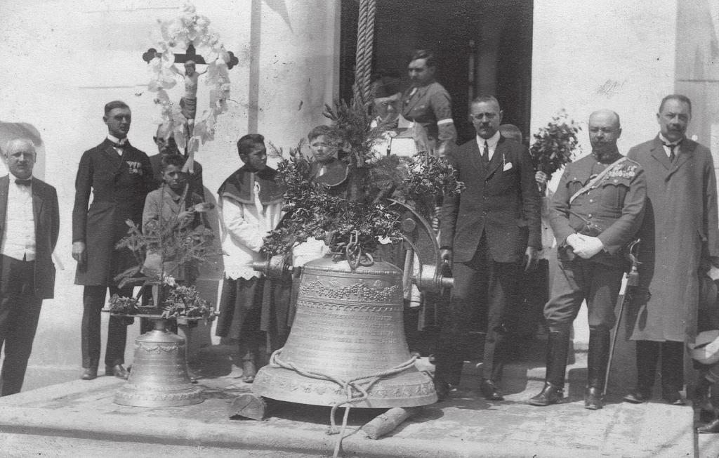 32 boda község rövid története bádogos, kádár, molnár, bába, cipész és kocsmáros. Az egy tantermes iskola 72 tanulót foglalkoztatott, tanítója pedig Gertig Károly volt.