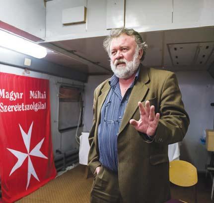 A verses est koncepciója az volt, hogy hozzuk házhoz a színházat azoknak az embereknek, akiknek ez az élmény már nem része az életüknek mesélte Romhányi Tamás a Máltai Szeretetszolgálat kommunikációs