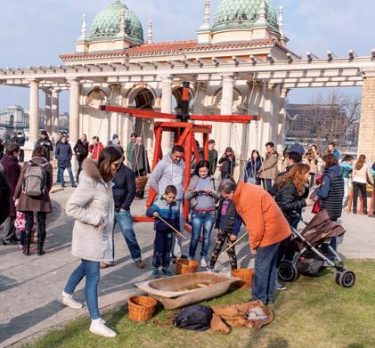 a Kiscsillagnak, a Cimbalimbandnak, a Balkan Fanatiknak, a Tárkány Műveknek és a Parno Grasztnak örülhetnek. 0+ Várkert Bazár Bp. I., Ybl Miklós tér 6. Ápr. 15 17. 11-21h.. www.varkertbazar.