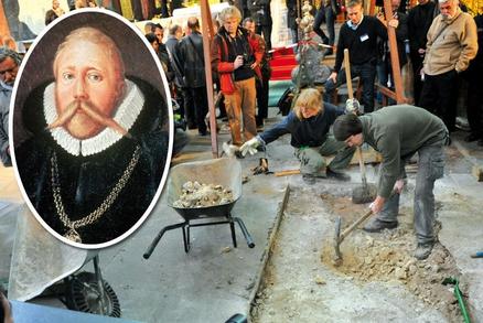 Középkori b ntény nyomában 2009. november 5-én régészek azzal a szándékkal ásták ki prágai sírhelyéb l Tycho Brahe (1546-1601) testét, hogy tisztázzák a híres dán csillagász halálának okát.