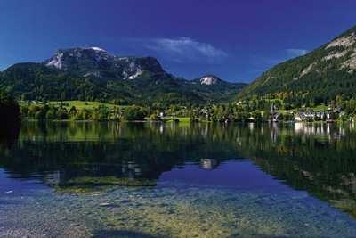 Altaussee Altaussee ben található Ausztria legnagyobb még ma is működő sóbányája. Csak itt találkozhatunk kristályszerű tiszta só sziklákkal.