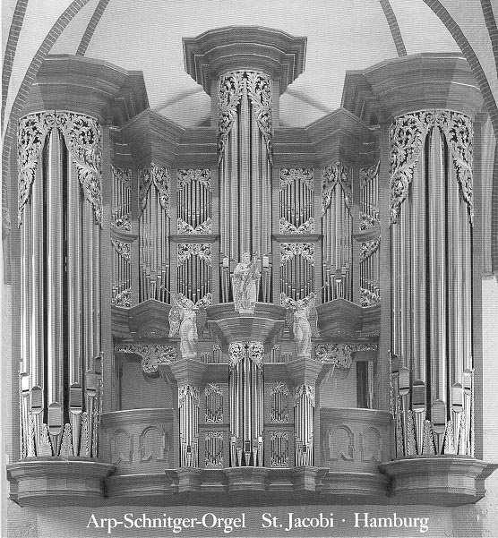 104 VII. FEJEZET: ORGONATÖRTÉNET HAMBURG, ST. JAKOBI (Át)építette Arp Schnitger, 1689-93. (82-83.