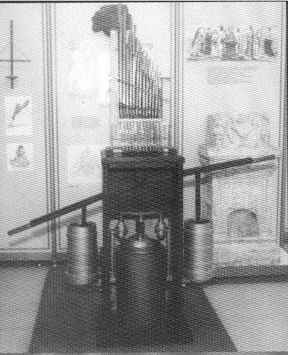 mővében így ír az orgonáról: Nézzétek Archimedes nagyszerő nagyságát: akarom mondani (az ı elvei szerint készített) hydraulikus orgonát: mennyi tagja, mennyi része van, mennyi utat tesznek meg a