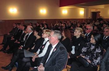 Pre nepriaznivé počasie pokračovala slávnosť v kultúrnom dome, pred ktorým vítal účastníkov osláv dychový súbor Veľkoúľačanka. Slávnostný príhovor predniesol starosta našej obce, Ing.