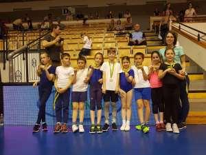 b osztályok képviselték a városi döntőn, melyet az Alba Regia Sportcsarnokban