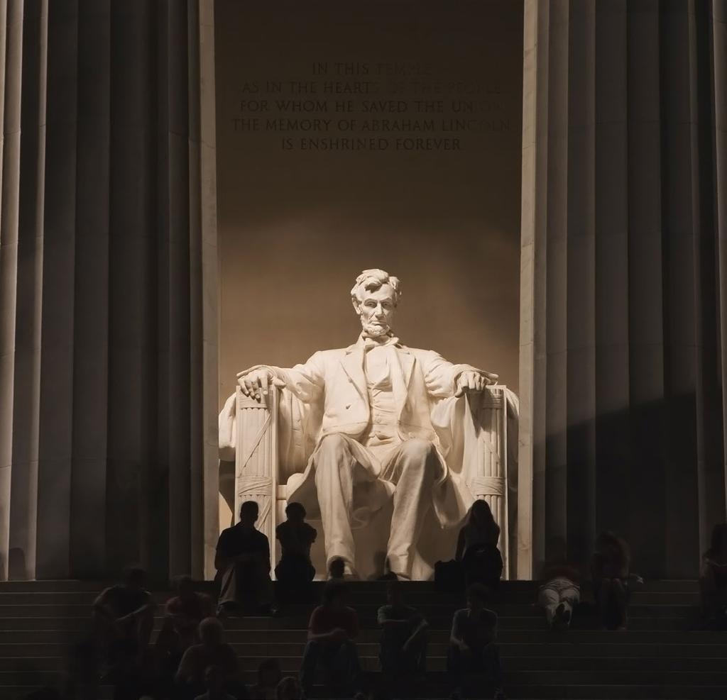 Az Emlékmű, mint nemzeti jelkép A Lincoln-emlékmű nem csak egy jellegzetes építmény, hanem egyúttal mindannak a jelképe, amit Abraham Lincoln képviselt.