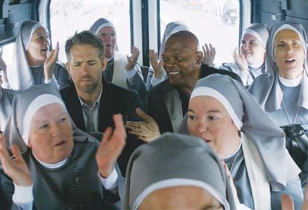 Csakhogy Kincaidet sokan köztük egy kelet-európai diktátor (Gary Oldman) nem szeretnék a tanúk padján látni, és mindent megtesznek azért, hogy emberünk ne érjen oda időben a bíróság épületébe.