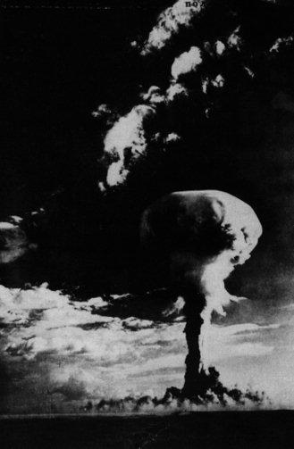 az első szovjet termonukleáris robbantás lítiumdeuterid, kb. 400 kt (Szemipalatyinszk, 1953.