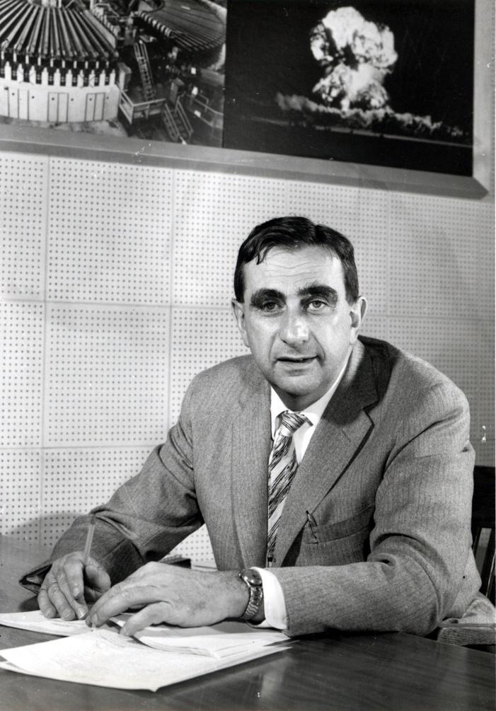 Emil Konopinski (1911-1990) javaslata a trícium felhasználására (1942) H-2 + H-3 He-4 + n + 18 MeV Teller