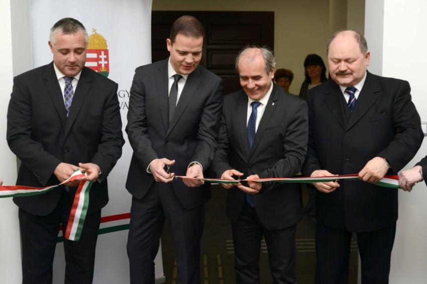 Kormányablak Átadták a 14.