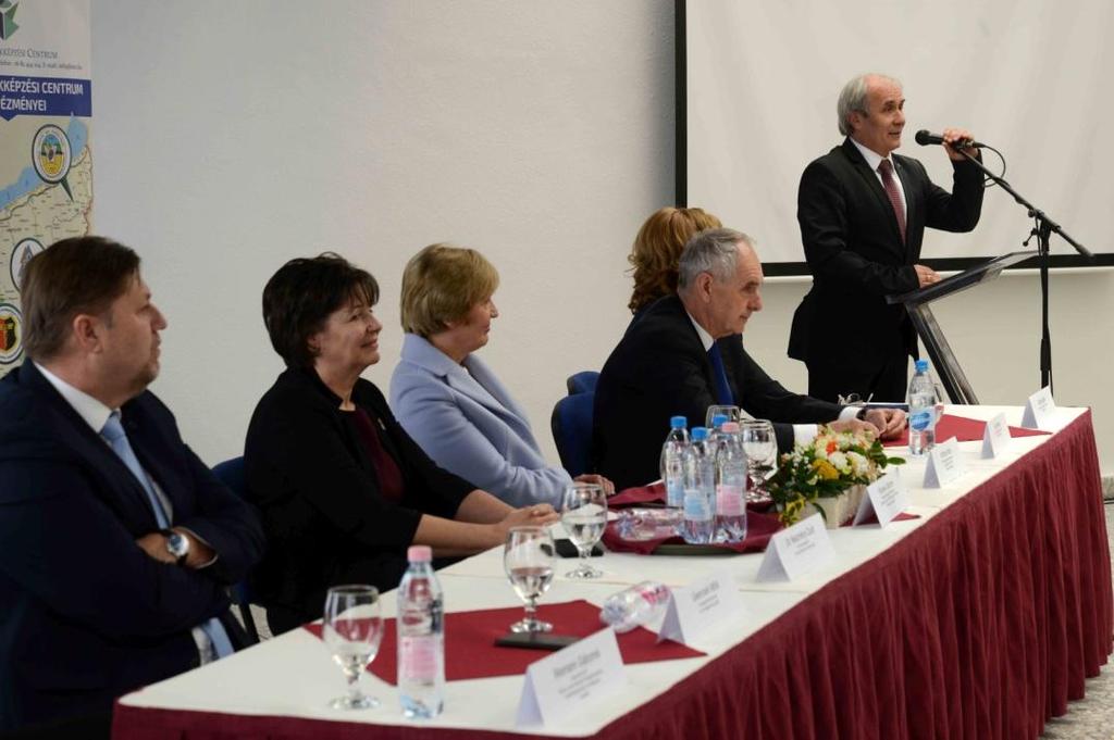 Közélet Átadták a Kaposvári Szakképzési Centrum felújított épületét Dr. Neszményi Zsolt kormánymegbízott is részt vett és köszöntő beszédet mondott a KEHOP-5.2.