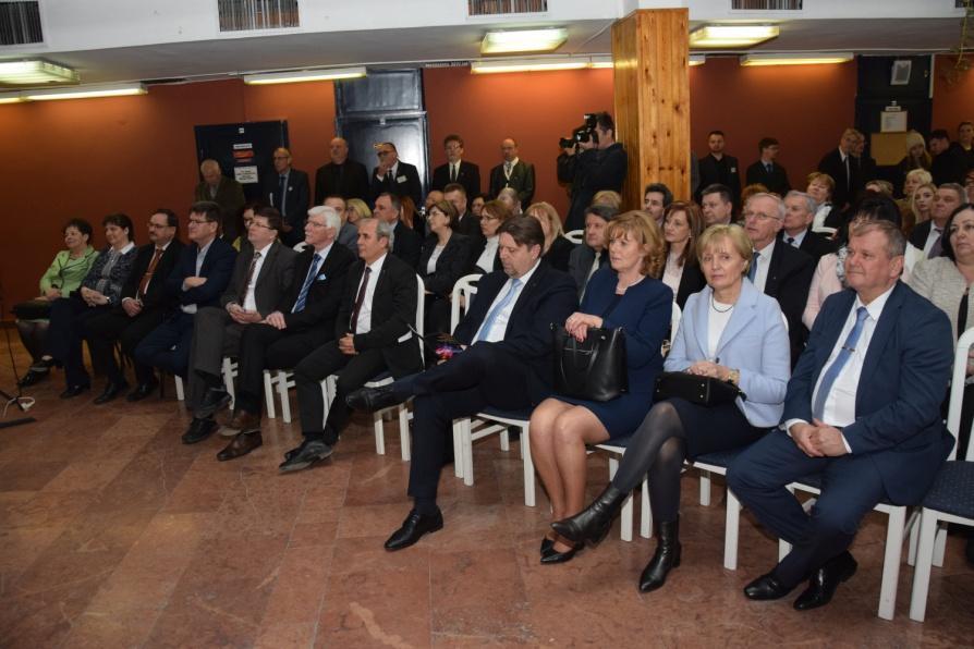 Közélet Az ünnepélyes átadást követően a Kaposvár-Somogy Megyei Tehetségsegítő Tanács és a Kaposvári Szakképzési Centrum