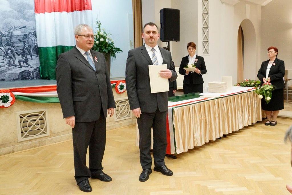 Fazekas Sándor földművelésügyi miniszter elismerő oklevelet adott át Molnár Gábor György, a Somogy Megyei Kormányhivatal