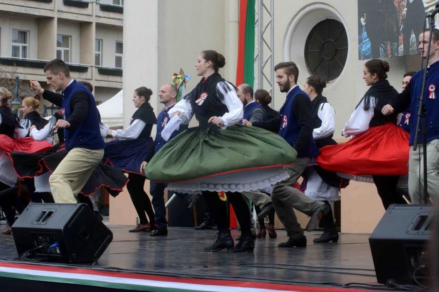 A megemlékezők ezt követően idézhették fel az 1848-49-es forradalom és szabadságharc eseményeit, amelyben közreműködtek a Kaposvári Egyetem Rippl-