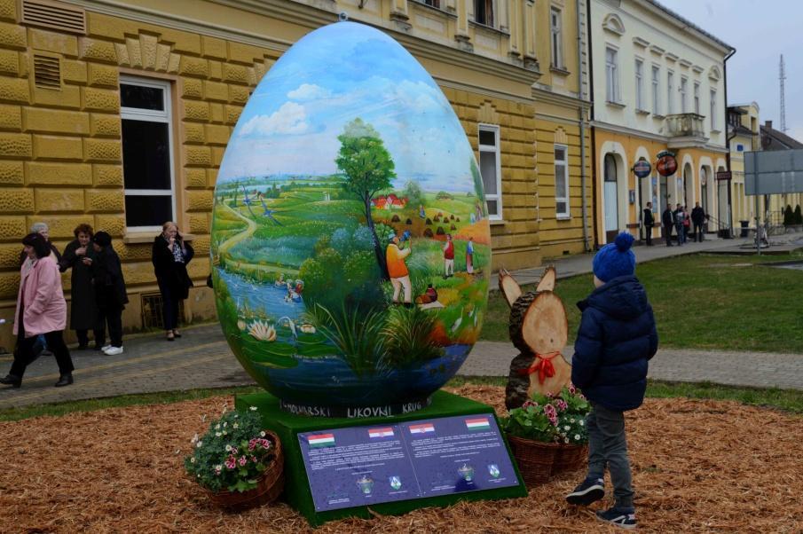 Sára. Az ünnepség fénypontjaként Kapronca megjelent vezetői a barátság, szeretet és öröm
