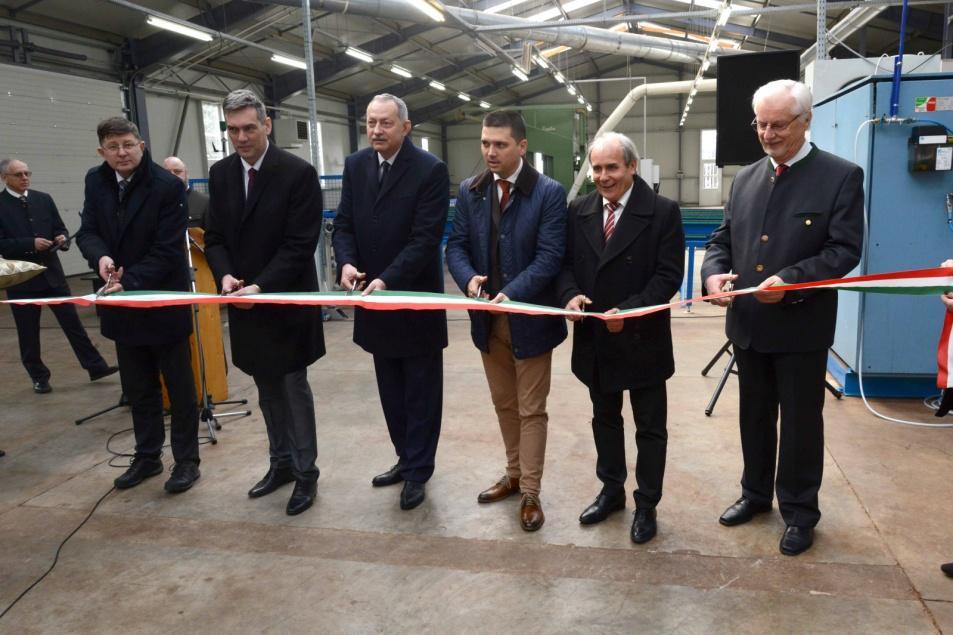 Közélet A kormánymegbízott kiemelte, hogy Somogy megye országosan is előkelő helyet foglal el az erdővel borított területek nagyságának viszonylatában, ezért is fontos egy állandó és szoros kapcsolat