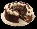 TORTASZELETEK CAKE SLICES TEJSZÍNES CSOKOLÁDÉTORTA Csokoládés piskóta lapok között tejszínes csokoládékrém, csokoládé forgáccsal díszítve CHOCOLATE CAKE Chocolate-sponge cake filled with chocolate