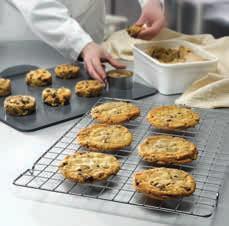 A 2 kg-os vödrökben egyszerűen tárolható, és rengetegféle ízben kínáljuk. Felengedés után hűtőben 8 napig eltartható.