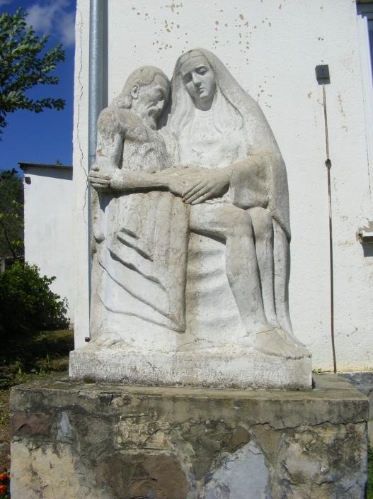 Piéta-szobor az egykori iskola (Szabadság u. 164.) előtt Helyrajzi szám Helyi védelemre érdemes építmények jegyzéke Utca, házszám Megnevezés 452/5 Dózsa Gy.