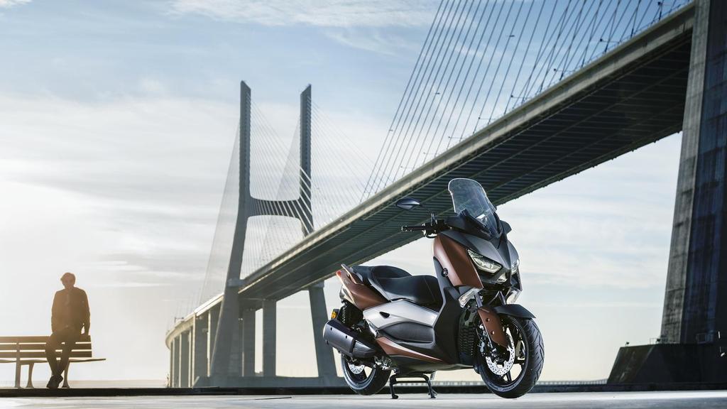 Az utazás okos és sportos módja A Yamaha sportrobogók stílusos, sportos megjelenést, luxust és mindennapi praktikumot nyújtanak.