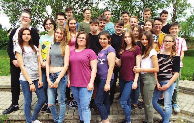 RÁKÓCZI KRÓNIKA 12 Búcsúznak a nyolcadikosok Ballagásuk napján, május 10-én búcsút intenek a Rákóczi Zsigmond Református Két Tanítási Nyelvű Általános Iskolának a végzős diákok, akik szeptembertől