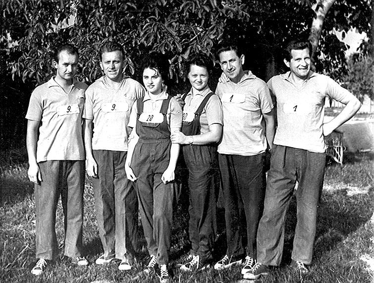 A vívó gyerekek egy csoportja. Fent balról Sipos Imre, Csősz István, Prónai Tamás, Gara József, Andráskó Pál.