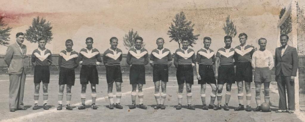 Az SBTC labdarúgó csapata 1941-ben. A képen látható személyek Farkas József talán intézőként,?, Baum Ferenc,?,?, Szabó Gyula, Molnár Lajos, Kálmán Sándor, Petres Pál, Cserna János, Petres István,?