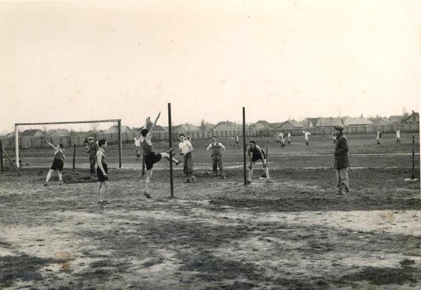 1945 után a szakosztály megszűnt, helyét a röplabda szakosztály vette át a pályákkal együtt.