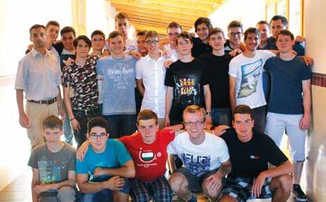 Képes adattár 12. a Osztályfőnök: Dékány Zoltán Hátsó sor (balról jobbra): Dékány Zoltán of.
