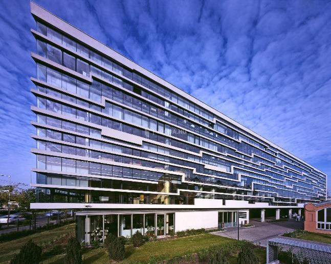 A 1993-ban alapított ESSCA School of Management a házon belül költözött új helyre, egyben bérel több
