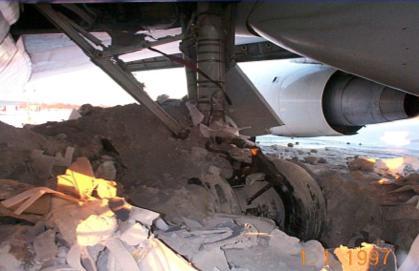 2.2 EMAS Engineered Material Arresting System Az ICAO és az FAA által előírt futópálya biztonsági területek megoldásának egy másik alternatívája az EMAS rendszerű túlfutás megakadályozó burkolat
