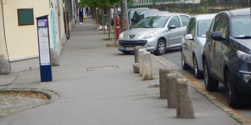 ábra: A járda elrendezése az Árpád fejedelem úton Fejlesztés célja Helyi főhálózati elem (árvédekezés idején az EV alternatívája).